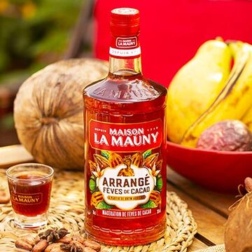 Flasche La Mauny arrangierte Rum Kakaobohnen